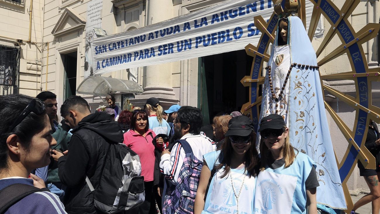 La movilización comenzó al mediodía en el barrio de Liniers. 