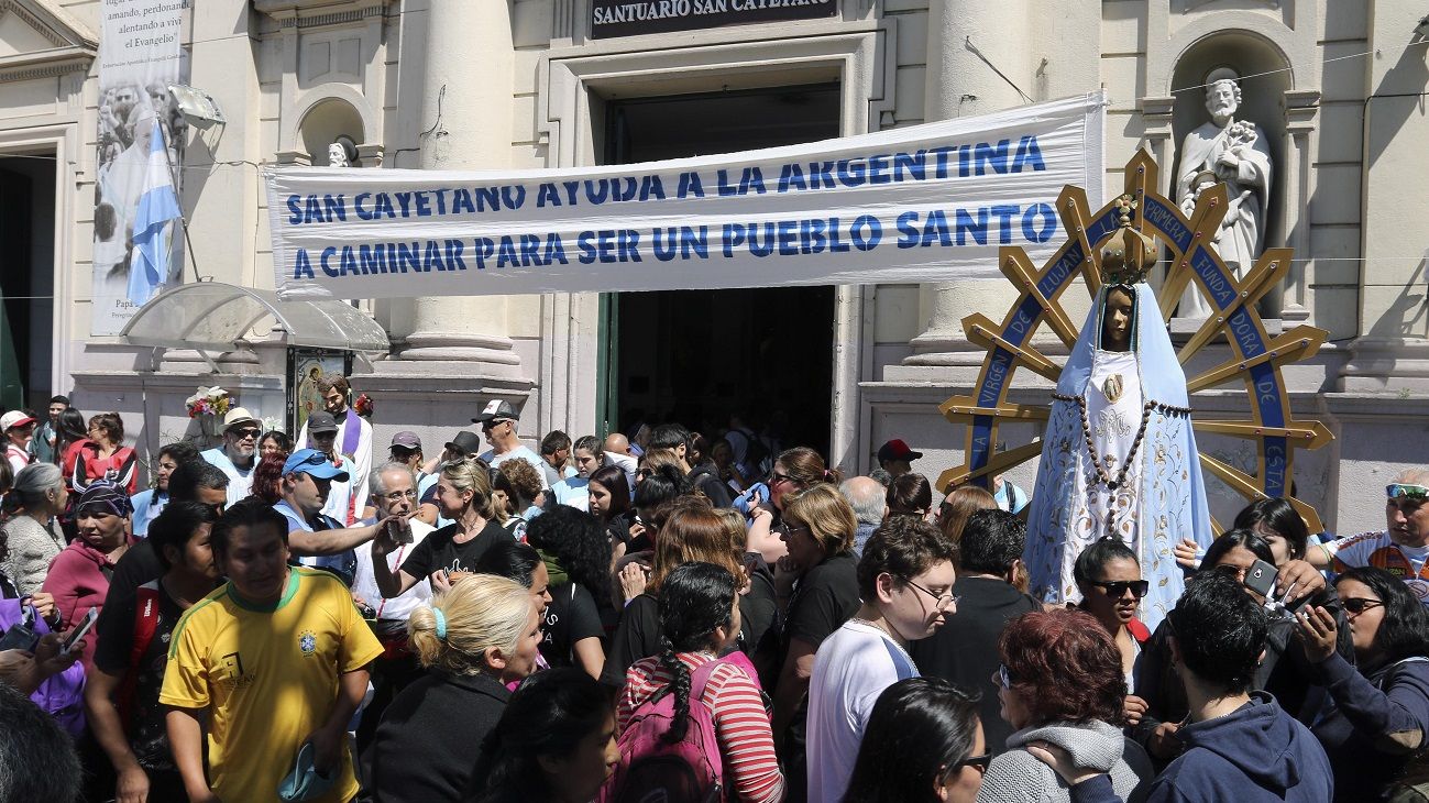 La movilización comenzó al mediodía en el barrio de Liniers. 