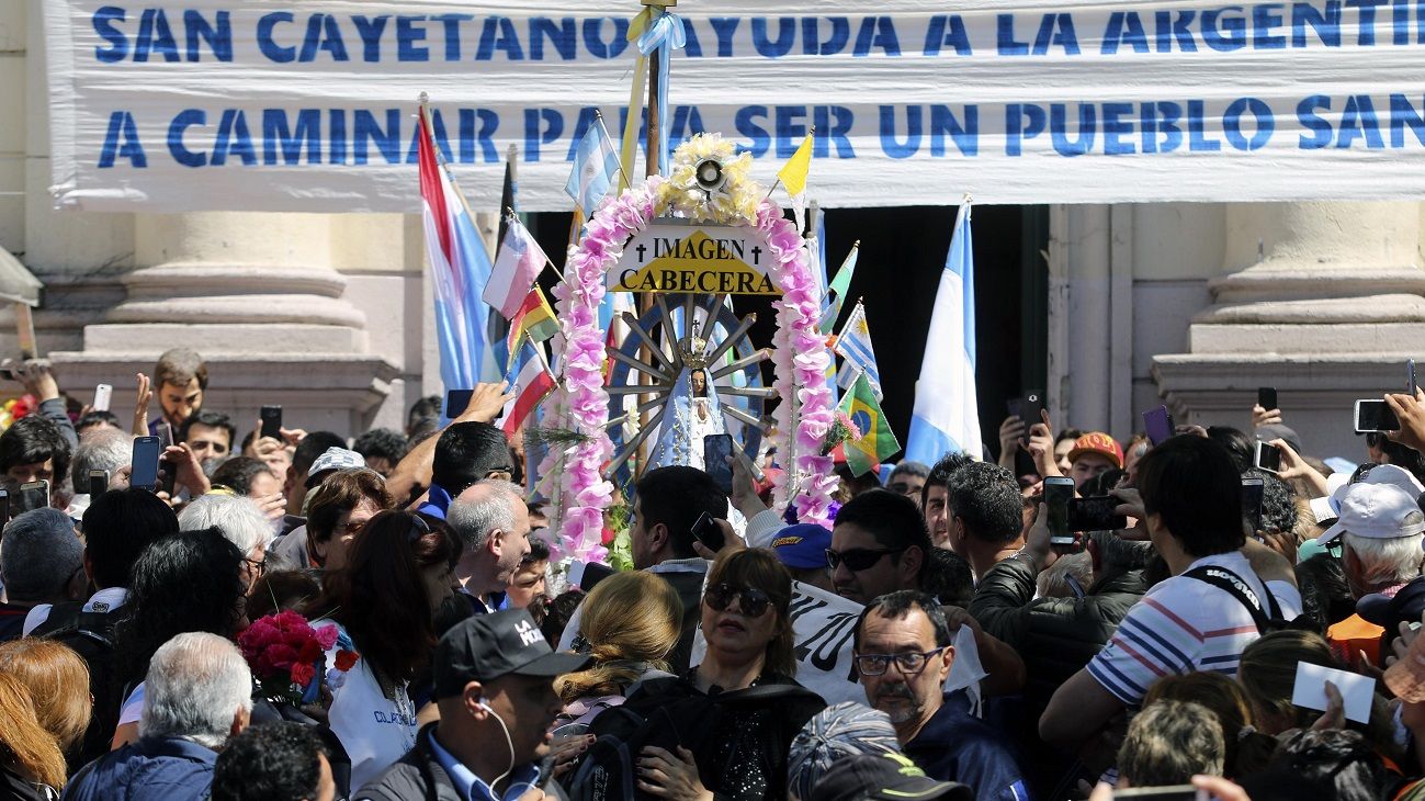 La movilización comenzó al mediodía en el barrio de Liniers. 