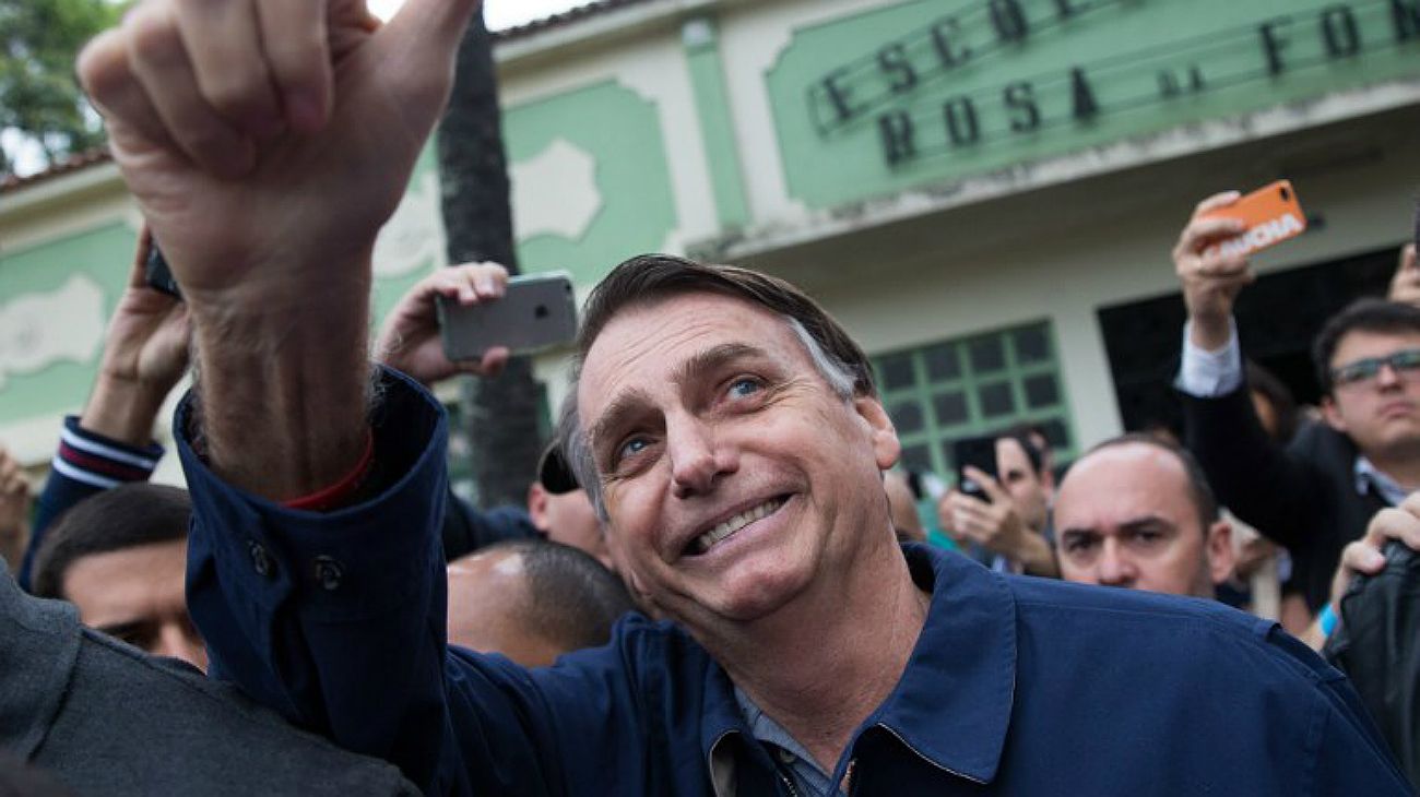 Jair Bolsonaro festejó su triunfo pero cuestionó el voto electrónico