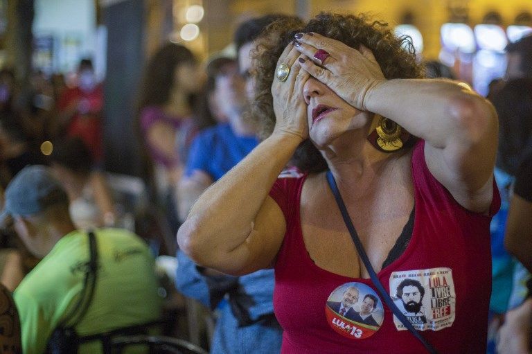 "Grieta". Brasil vivió una jornada electoral marcada por los festejos de los bolsonaristas y la desazón de los partidarios del PT. A ambos lados, la particular alegría y el inconmovible color brasileños