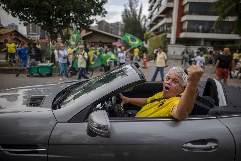 "Grieta". Brasil vivió una jornada electoral marcada por los festejos de los bolsonaristas y la desazón de los partidarios del PT. A ambos lados, la particular alegría y el inconmovible color brasileños