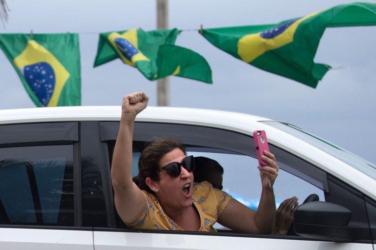 "Grieta". Brasil vivió una jornada electoral marcada por los festejos de los bolsonaristas y la desazón de los partidarios del PT. A ambos lados, la particular alegría y el inconmovible color brasileños