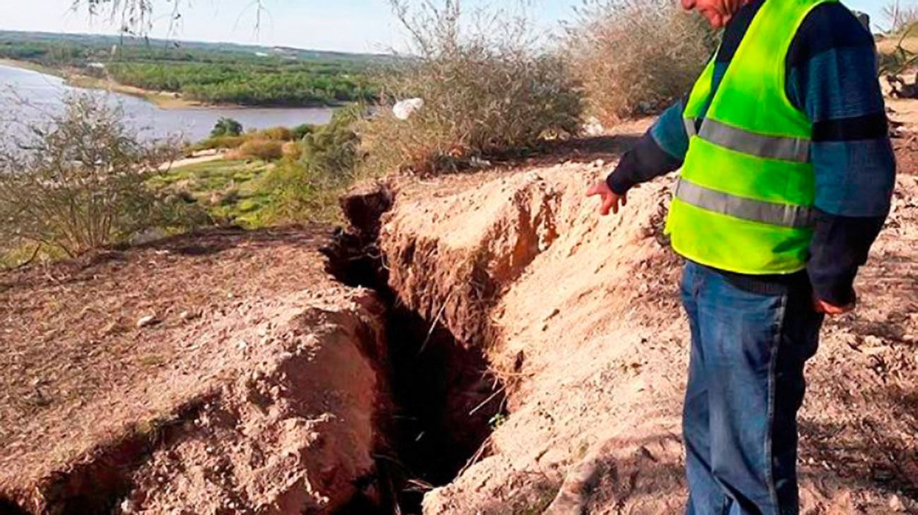 Villa Diamante. La ciudad entrerriana está conmocionada por una profunda grieta que a lo largo de 130 metros amenaza con llevarse parte del terreno hacia las aguas del Paraná.