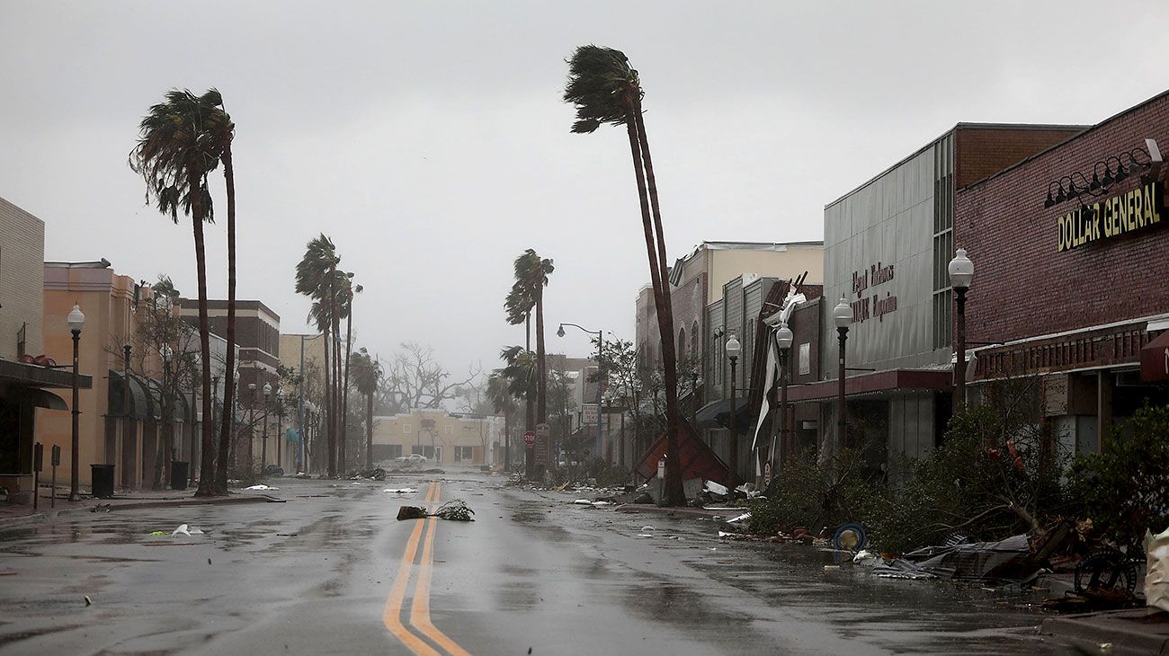 La furia devastadora del huracán Michael, con vientos sostenidos de hasta 250 kilómetros por hora, arrolló este miércoles el noroeste de Florida, provocando severos destrozos e inundaciones.