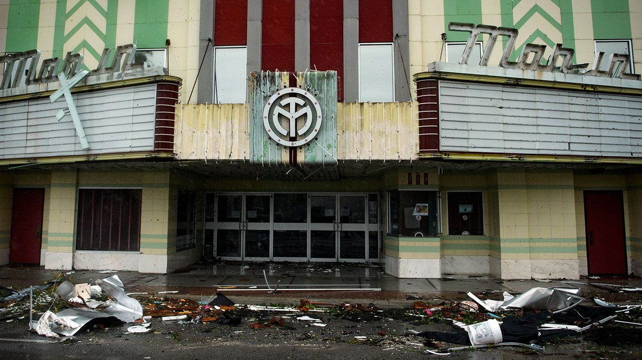 La furia devastadora del huracán Michael, con vientos sostenidos de hasta 250 kilómetros por hora, arrolló este miércoles el noroeste de Florida, provocando severos destrozos e inundaciones.