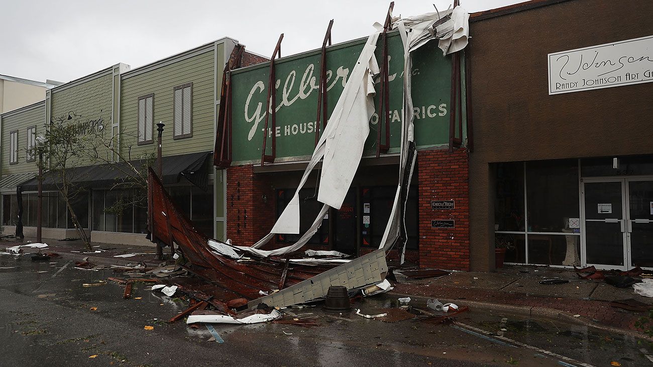 La furia devastadora del huracán Michael, con vientos sostenidos de hasta 250 kilómetros por hora, arrolló este miércoles el noroeste de Florida, provocando severos destrozos e inundaciones.