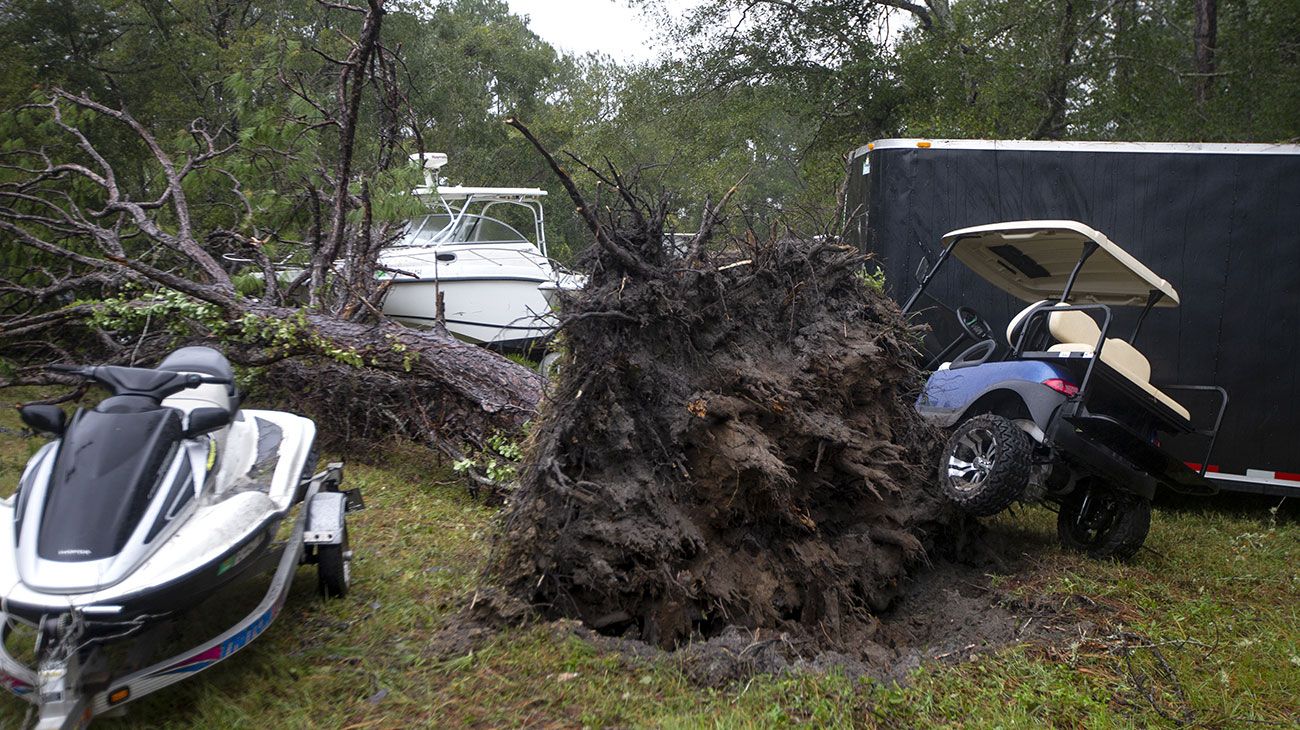La furia devastadora del huracán Michael, con vientos sostenidos de hasta 250 kilómetros por hora, arrolló este miércoles el noroeste de Florida, provocando severos destrozos e inundaciones.