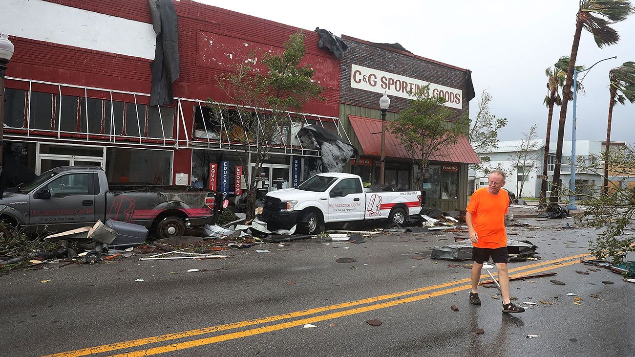 La furia devastadora del huracán Michael, con vientos sostenidos de hasta 250 kilómetros por hora, arrolló este miércoles el noroeste de Florida, provocando severos destrozos e inundaciones.