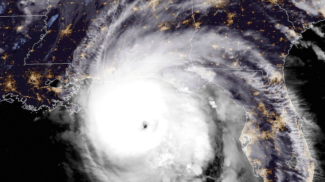 "El huracán Michael es un fenómeno sin precedentes y no puede compararse con ninguno de los anteriores. No arriesgue su vida, váyase ahora si se le pidió hacerlo", precisaron desde el Servicio Meteorológico Nacional en la capital del estado, Tallahassee.