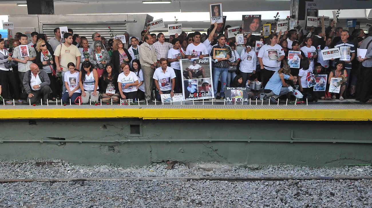 Diferentes manifestaciones de familiares y amigos de víctimas de la Tragedia de Once.