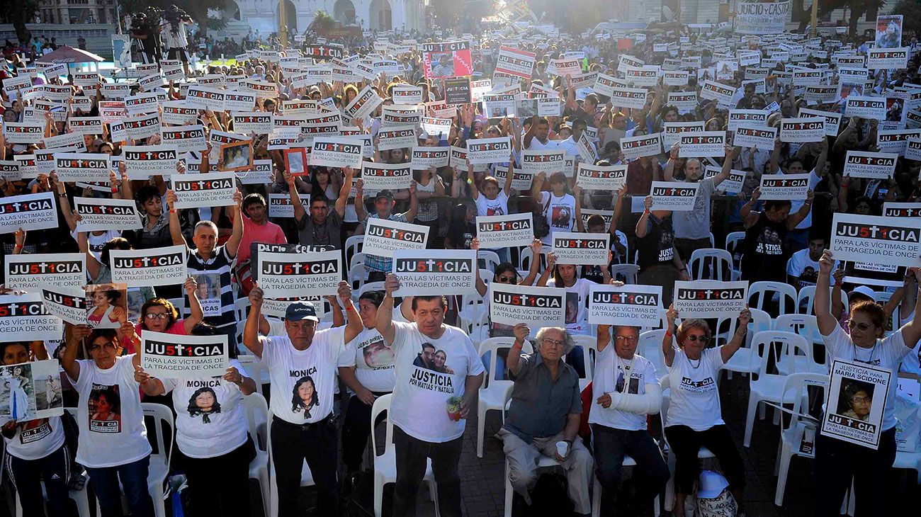 La Tragedia de Once dejó 51 muertos, entre ellos una mujer embarazada; y cerca de 800 heridos. 