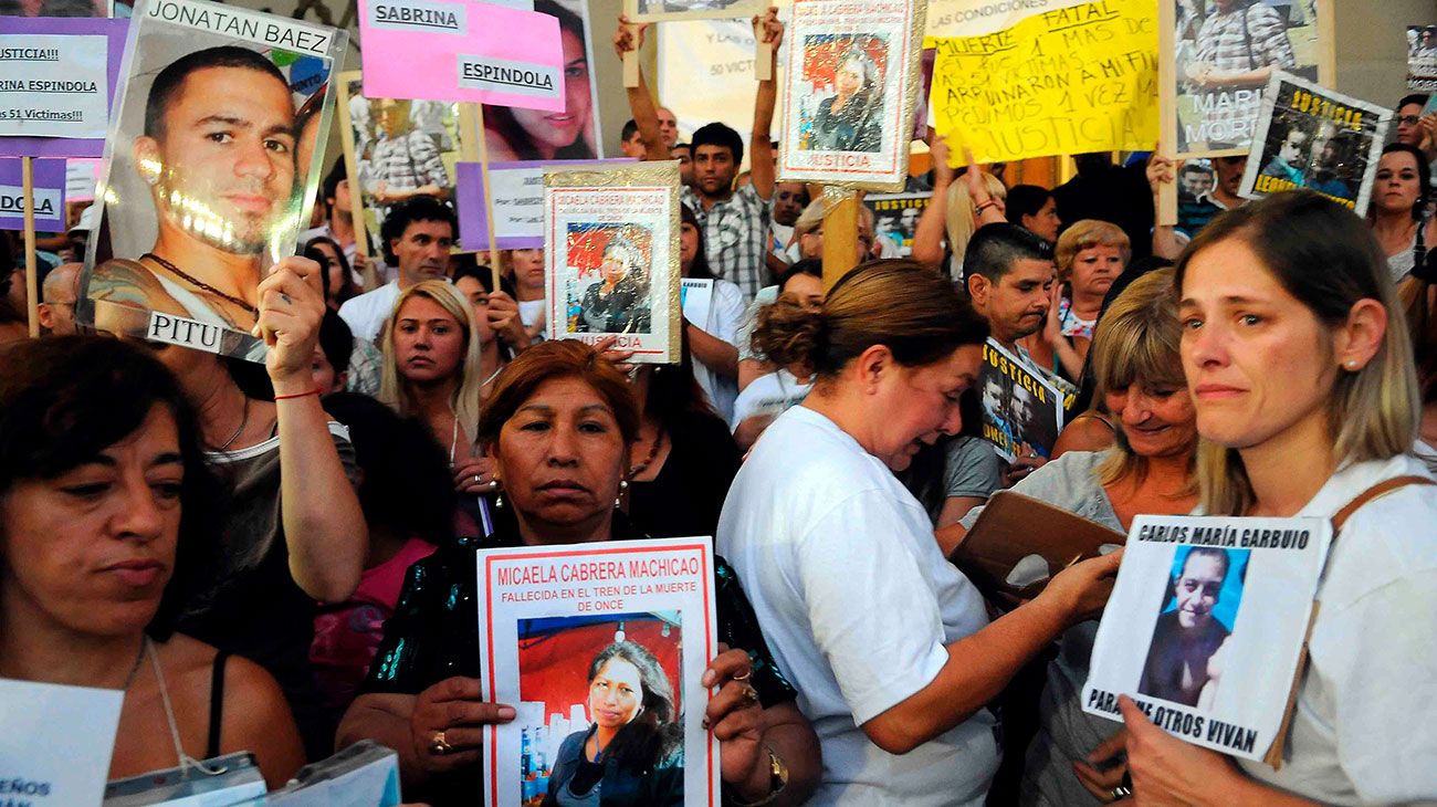 Diferentes manifestaciones de familiares y amigos de víctimas de la Tragedia de Once.