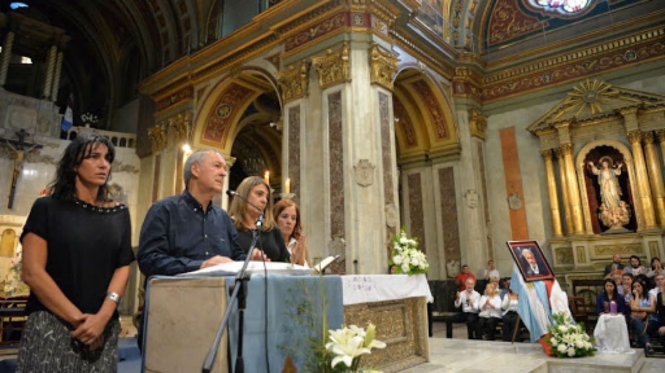 En Córdoba, realizaron una misa por el mes del fallecimiento de José Manuel De la Sota. 