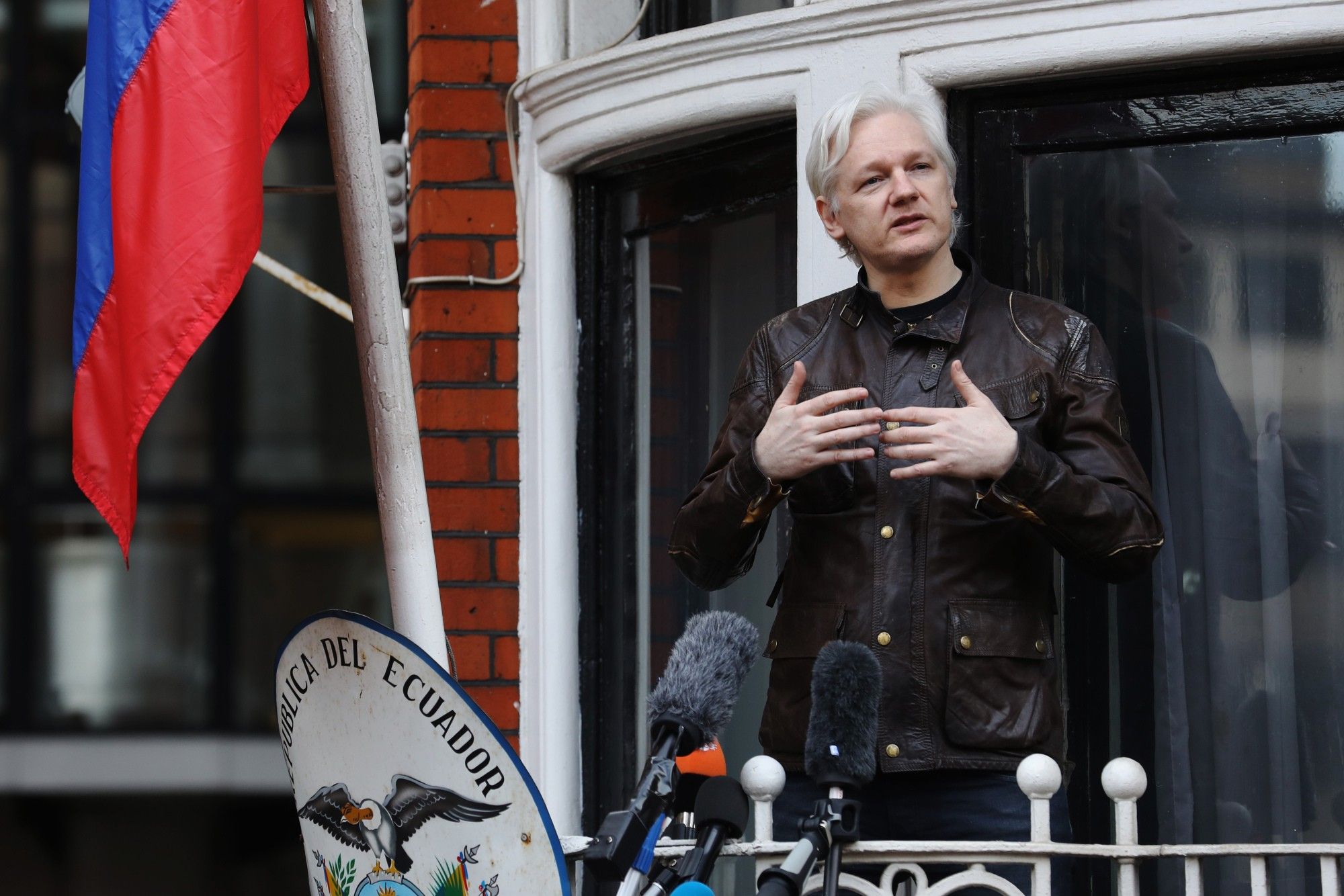 Julian Assange, fundador de Wikileaks, en la embajada ecuatoriana en Londres.