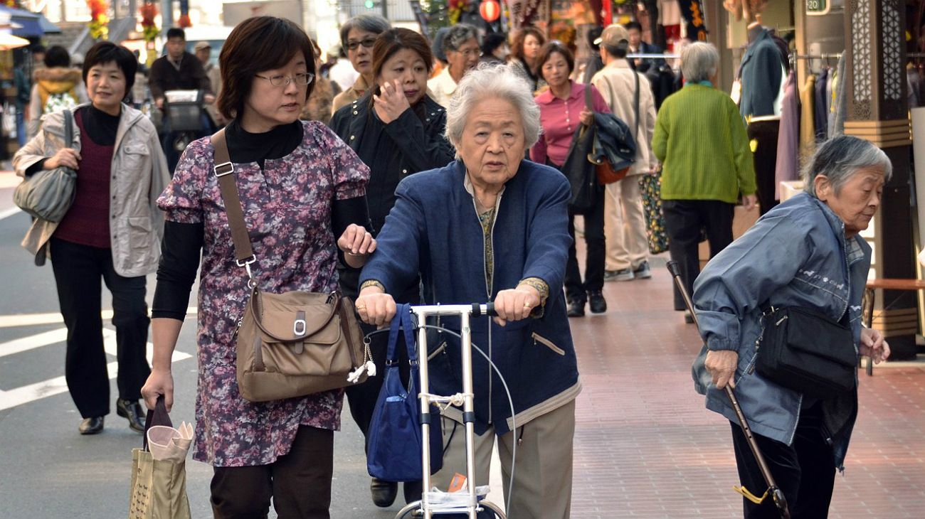 La tercera edad con senilidad y un inesperado problema respecto de sus activos.