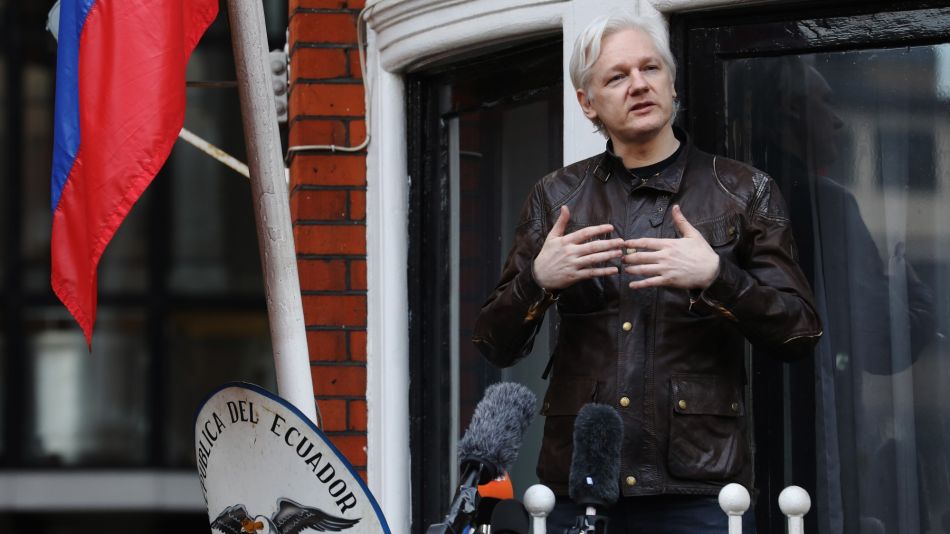 Julian Assange, fundador de Wikileaks, en la embajada ecuatoriana en Londres