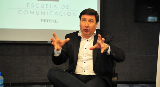 Daniel Arroyo en la Escuela de Comunicación Perfil.