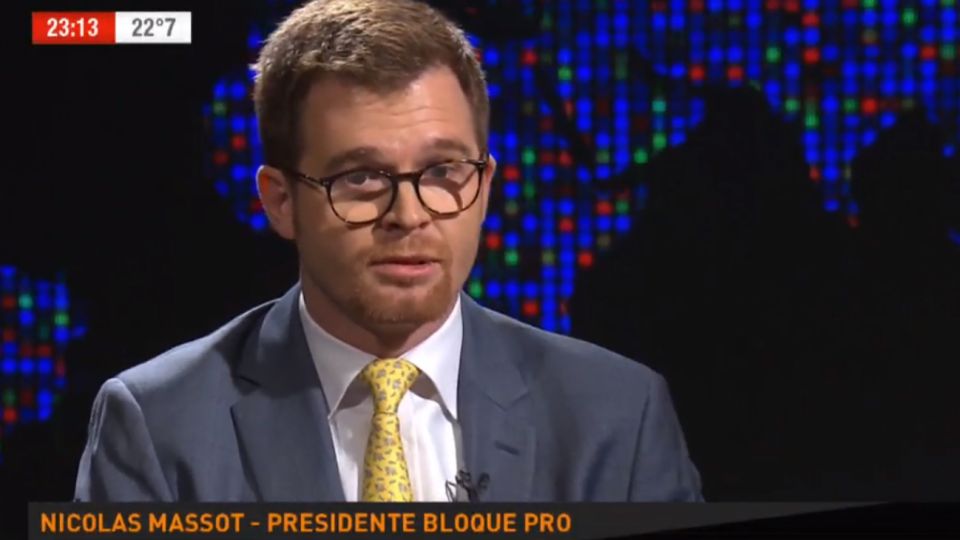 "Yo lo veo muy cómodo al presidente Macri con esta idea muy Sui Generis de oposición interna", dijo Massot.