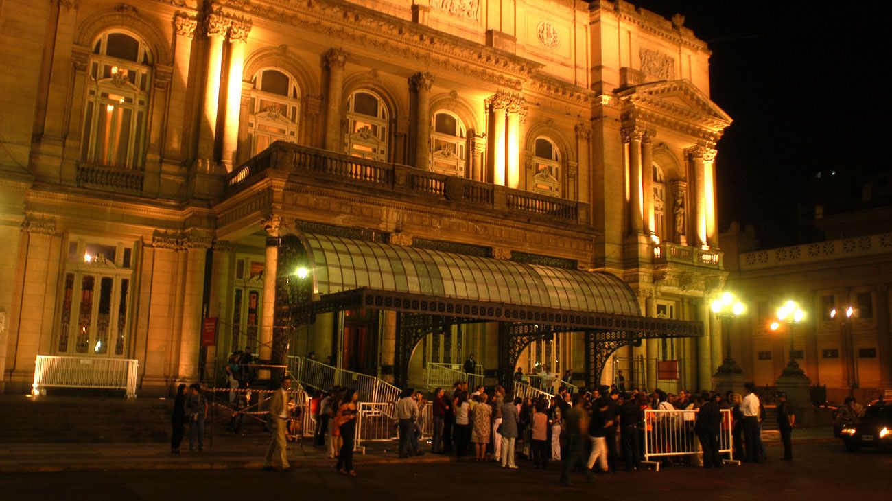 El Teatro Colón de Buenos Aires fue inaugurado el 25 de abril de 1857.