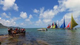 Indúes, chinos y europeos habitaron esta pequeña isla africana y hoy sus descendientes celebran todas estas culturas por igual.