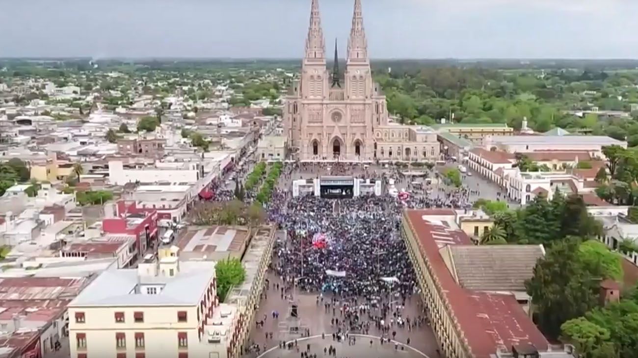 Misa de moyano en lujan junto a scioli, baradel, espinoza, sola, magario