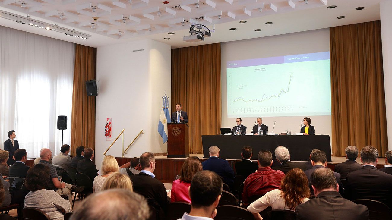 El presidente del Banco Central de la República Argentina, Guido Sandleris, presentó hoy el Informe de Política Monetaria (IPOM) Octubre 2018.