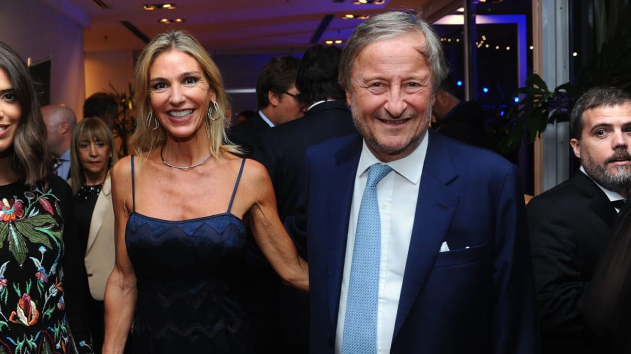 Cristiano Rattazzi, presidente de Fiat Argentina, y su pareja, Gabriela Castellani, en la Cena Anual de la Fundación INECO. 