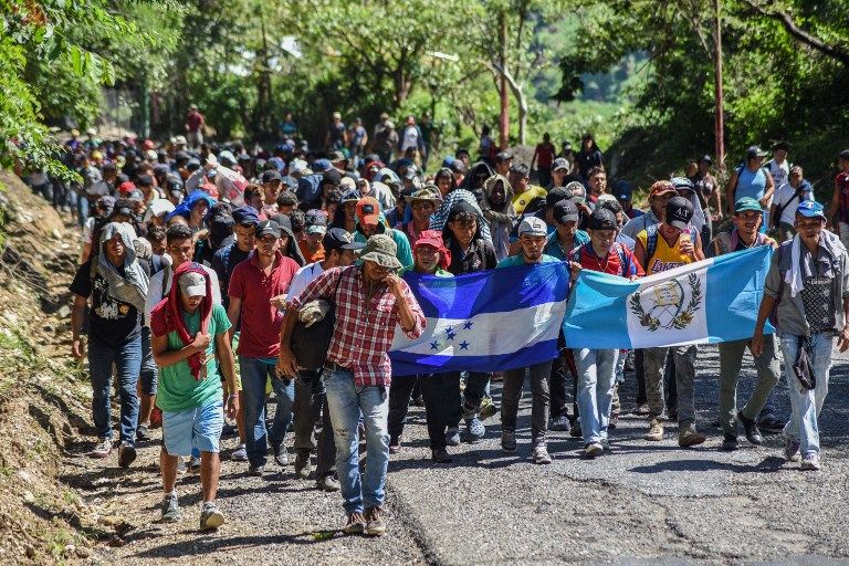 La caravana de indocumentados, que salió de Honduras el 13 de octubre con unos 1.000 migrantes que huyeron de la violencia, se hace más grande conforme sigue su recorrido hacia México. 