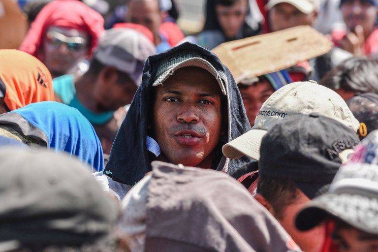 La caravana de indocumentados, que salió de Honduras el 13 de octubre con unos 1.000 migrantes que huyeron de la violencia, se hace más grande conforme sigue su recorrido hacia México. 