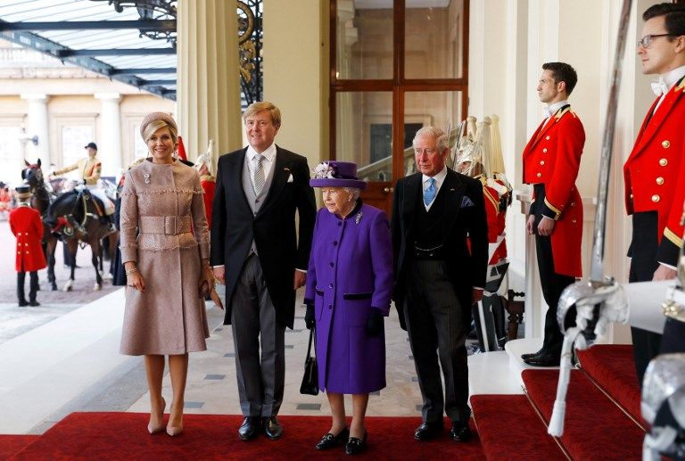 La reina de Holanda volvió a deslumbrar en un banquete ofrecido por la reina de Inglaterra a su esposo.