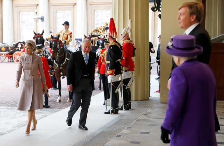 La reina de Holanda volvió a deslumbrar en un banquete ofrecido por la reina de Inglaterra a su esposo.