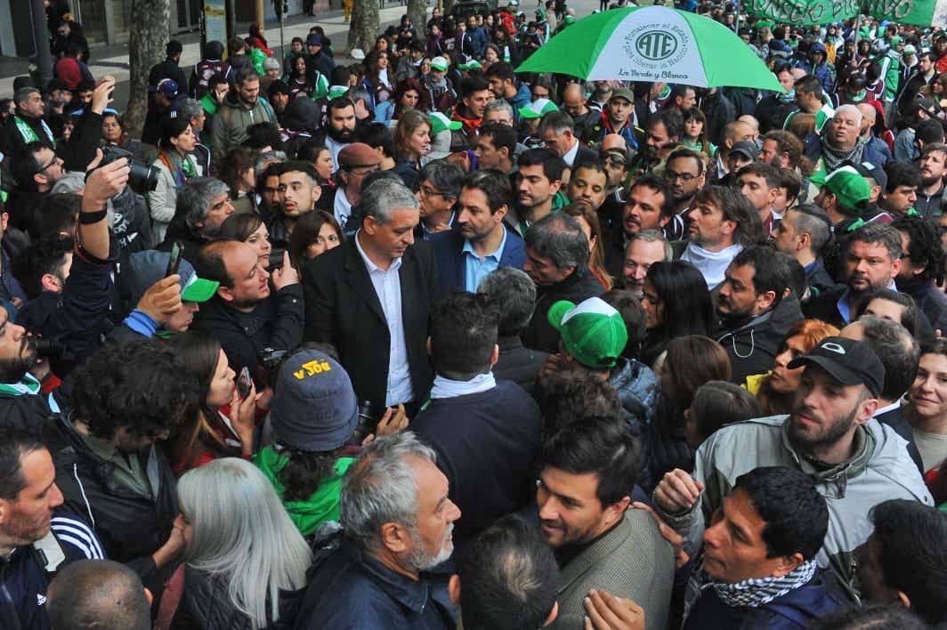  Incidentes en el congreso durante la votación del presupuesto.