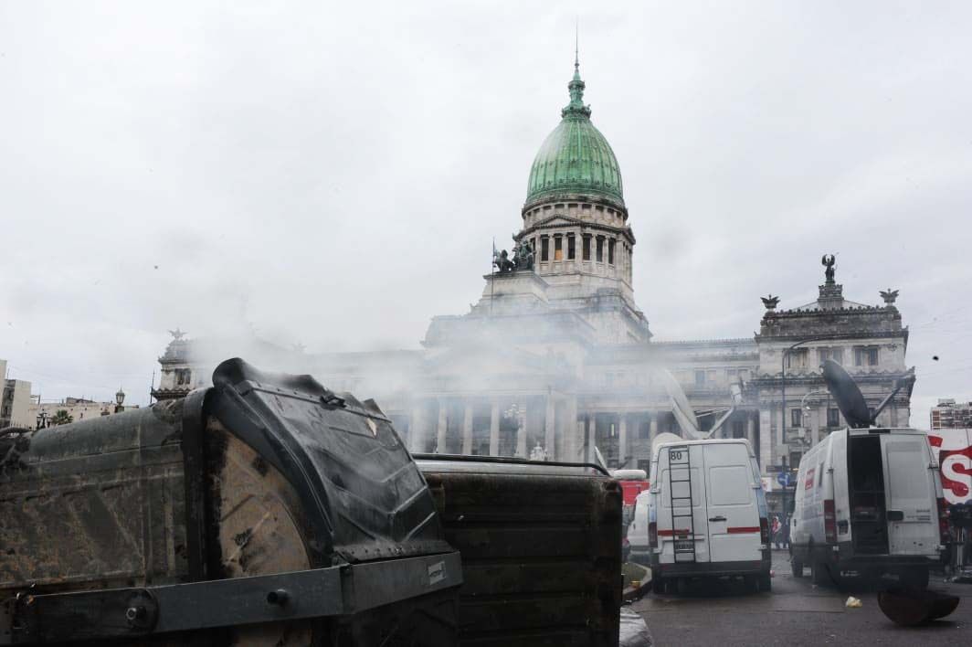  Incidentes en el congreso durante la votación del presupuesto.