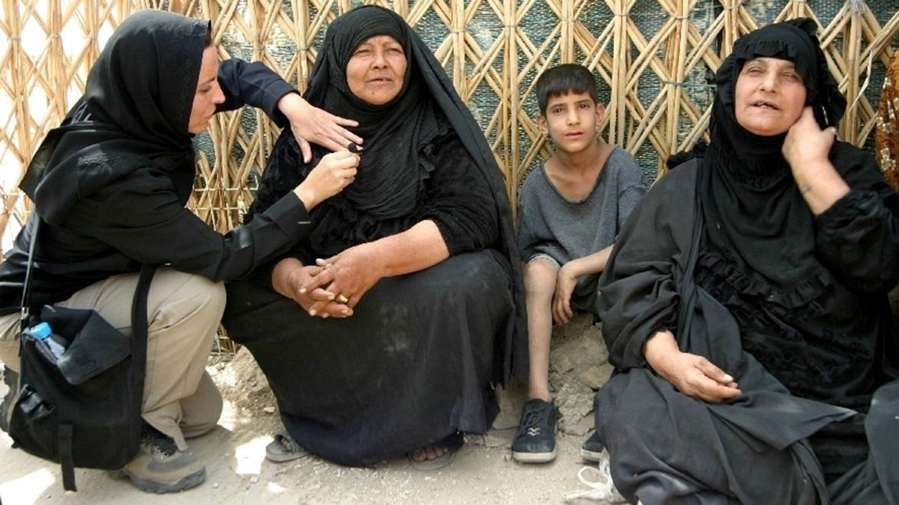 Irak, Bagdad. Mujeres en campo de desplazados chiítas.