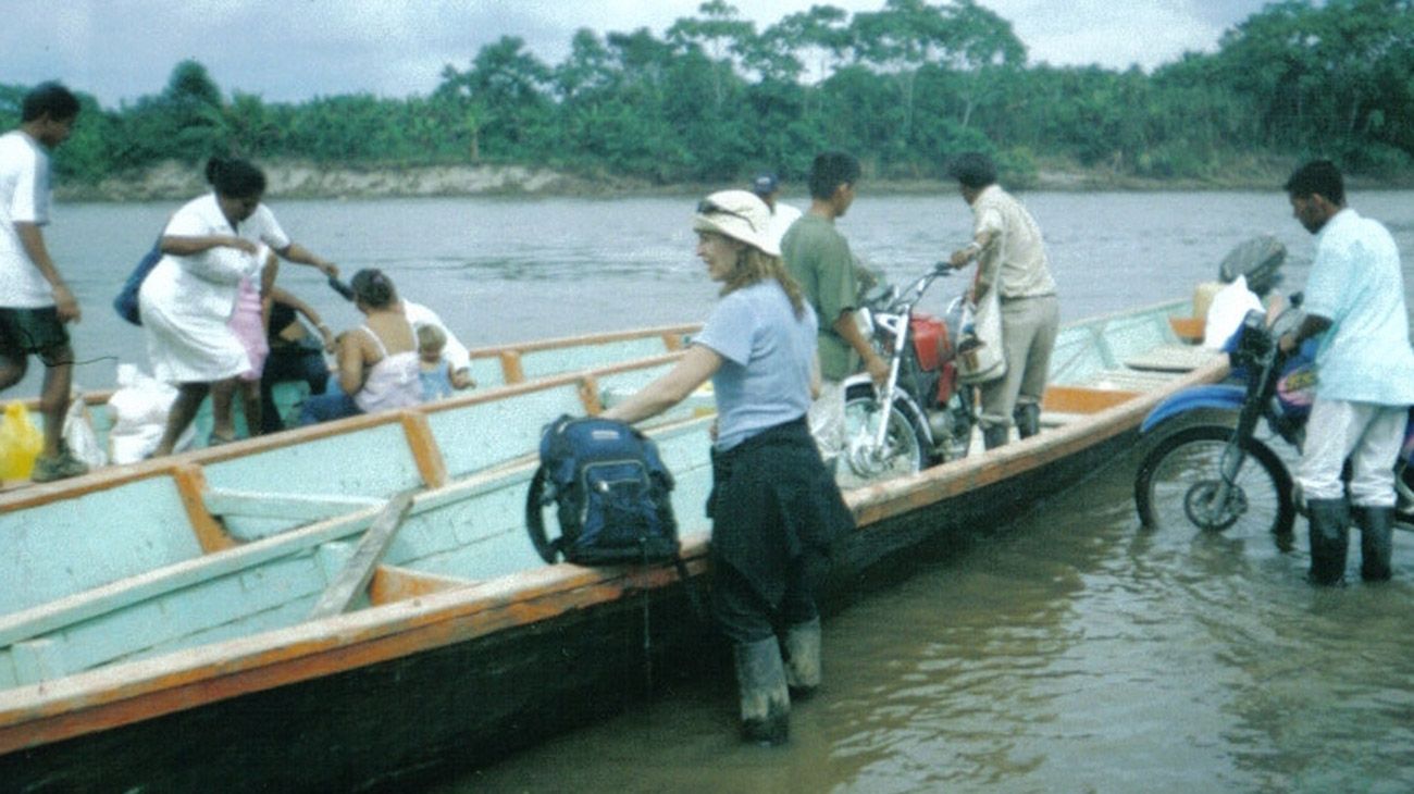 Colombia, Río Putumayo Karen Marón recorre plantaciones de coca.