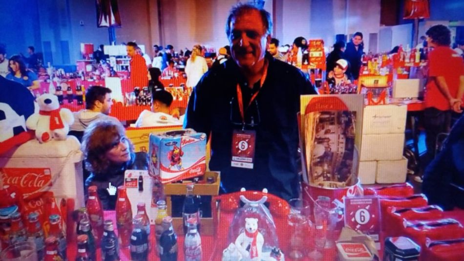 Coleccionista de botellas de coca cola 10252018