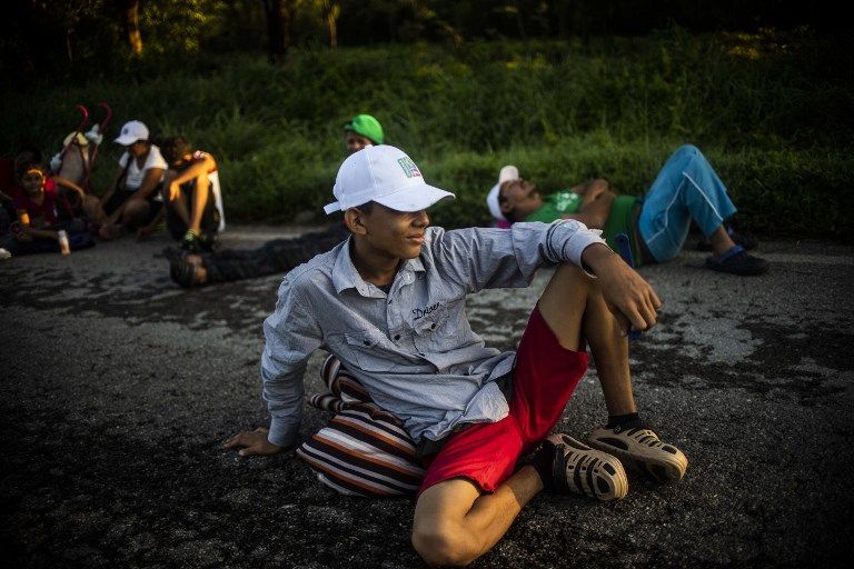 EN MÉXICO. La caravana, compuesta por unos 3.630 migrantes, según las autoridades y unos 5.500 según los organizadores, recibe ayuda de las personas de las ciudades en las que se detienen.