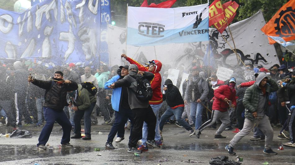 El debate público surgió tras los incidentes en el Congreso y la detección de extranjeros entre los detenidos.