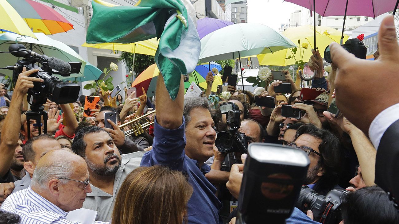 Bolsonaro y Haddad votando en la segunda vuelta de las elecciones en brasil