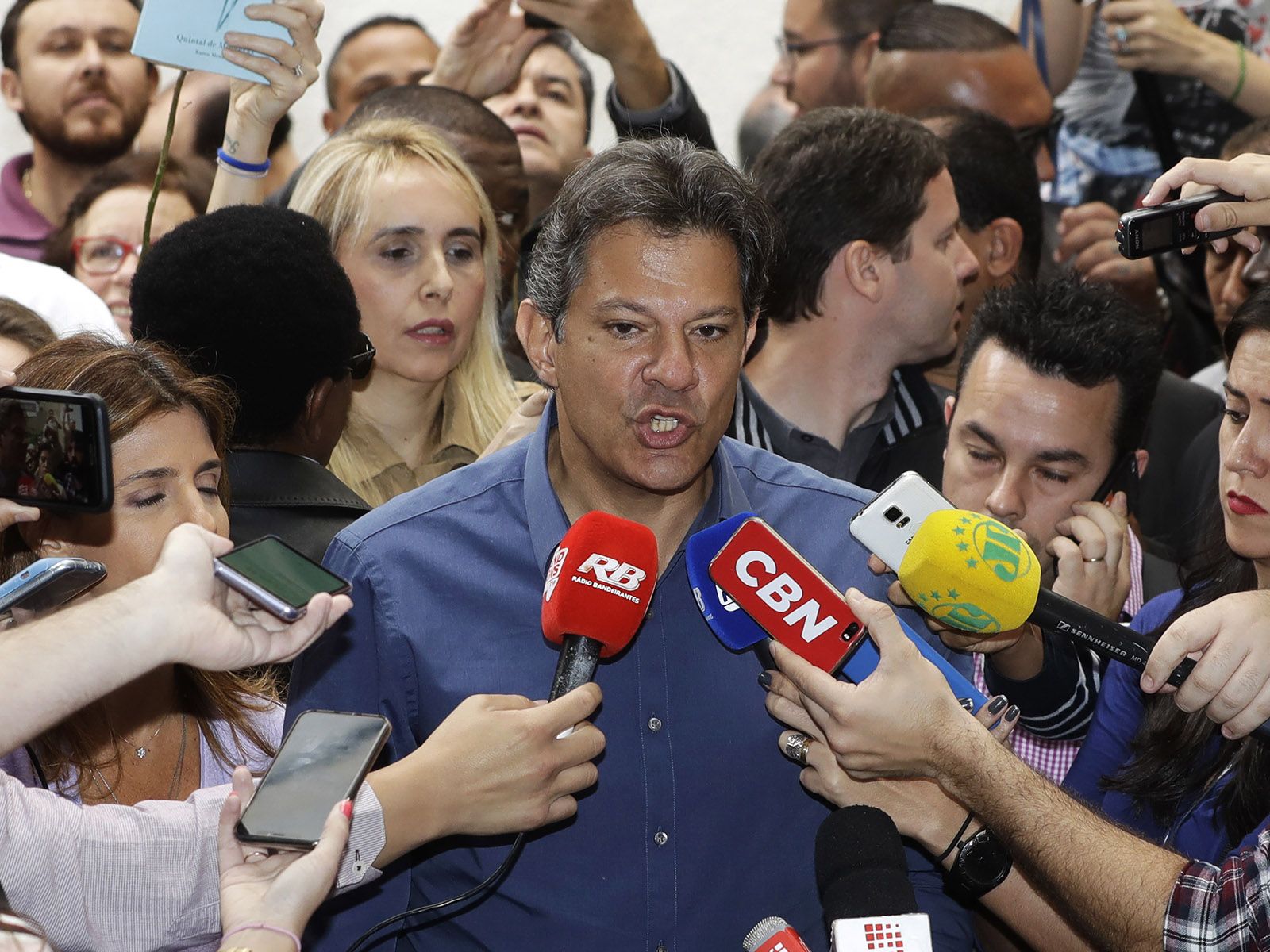 Bolsonaro y Haddad votando en la segunda vuelta de las elecciones en brasil