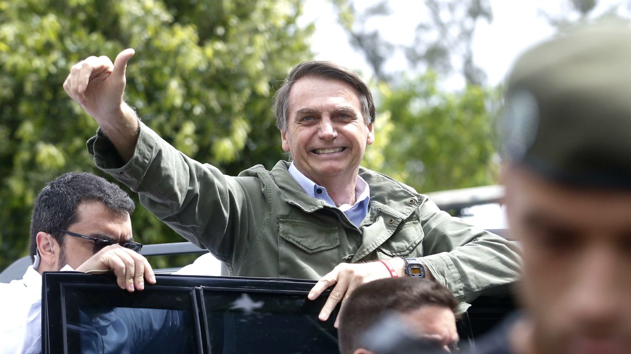 Según indica el portal Folha, Bolsonaro será el 16º presidente militar de la historia brasileña y el tercero en llegar al poder por el voto directo.