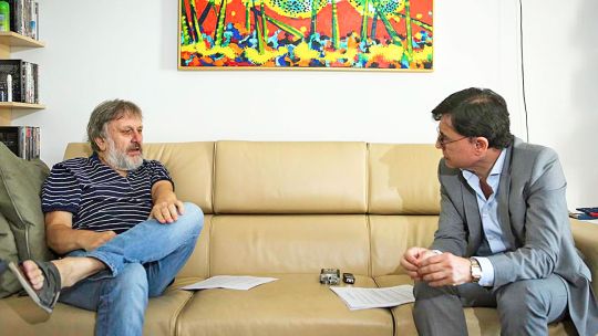 Diálogo. Slavoj Zizek con Jorge Fontevecchia. Hablaron de los populismos, el avance de China, su discusión con el feminismo y el rol de las redes en la época actual.
