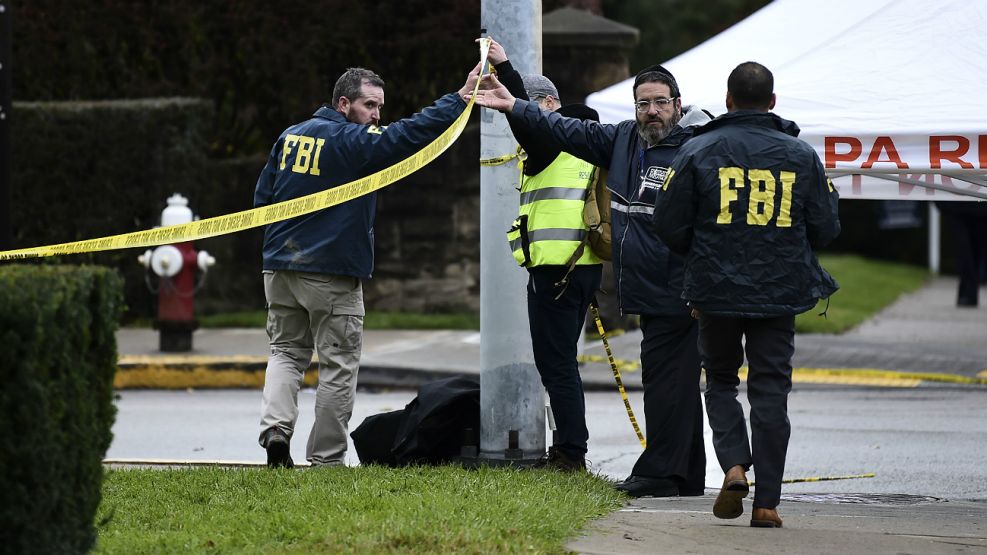 El FBI sigue con la investigación del cruento ataque en Pittsburgh.