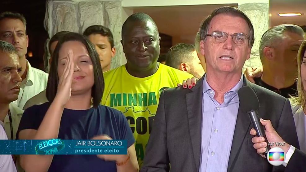 Jair Bolsonaro, en la puerta de su casa, en su segundo discurso como presidente electo de Brasil.