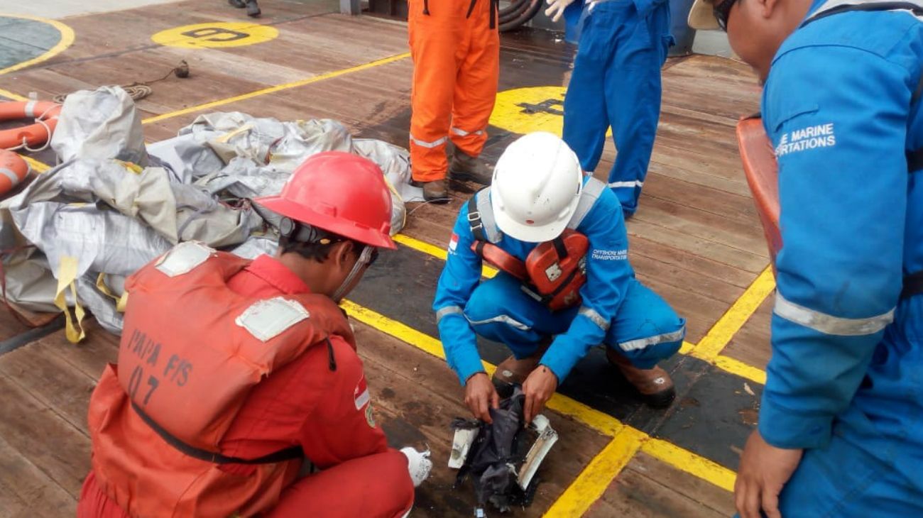 Un avión de "Air Lion" se estrelló frente a las costas de Indonesia.