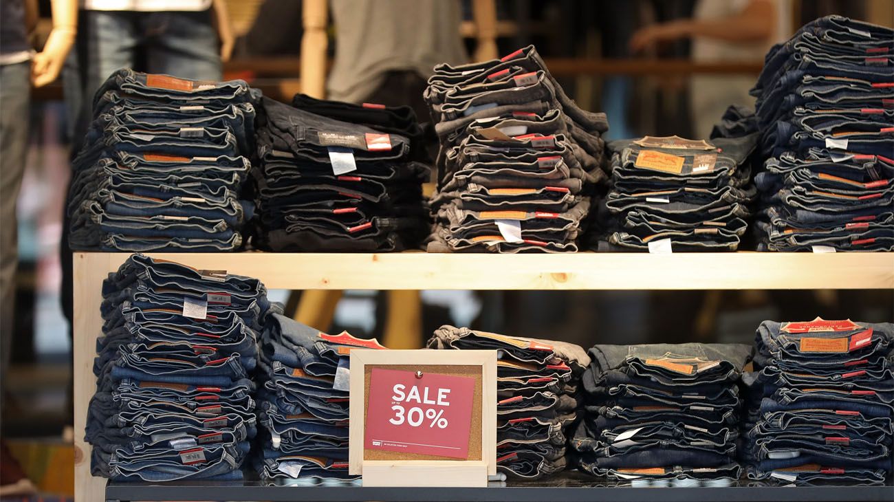 Levi Strauss & Co. anunció una nueva iniciativa que elimina muchos productos químicos de su proceso de fabricación de jeans y reduce los desperdicios textiles.