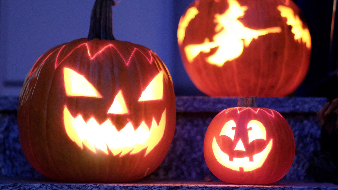 Las calabazas se iluminan cada 31 de octubre para celebrar la noche de los muertos.