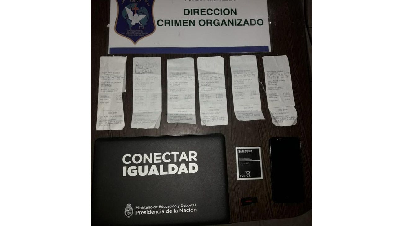 Los procedimientos se desarrollaron en viviendas particulares, cuatro de ellas en la localidad de Arturo Seguí, y el resto en La Plata.