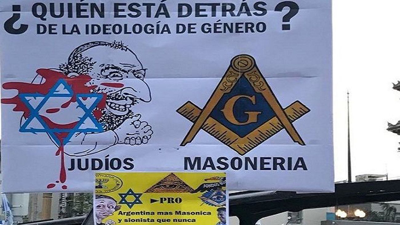 Aparecieron carteles nazis en la marcha “provida”